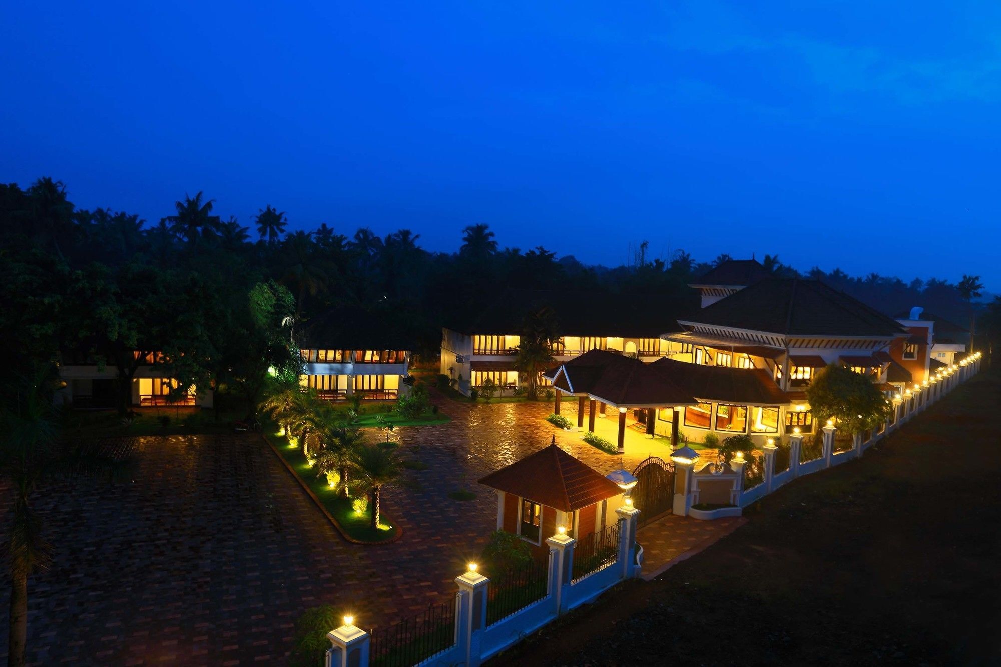 Nihara Resort And Spa Kochi Exterior photo