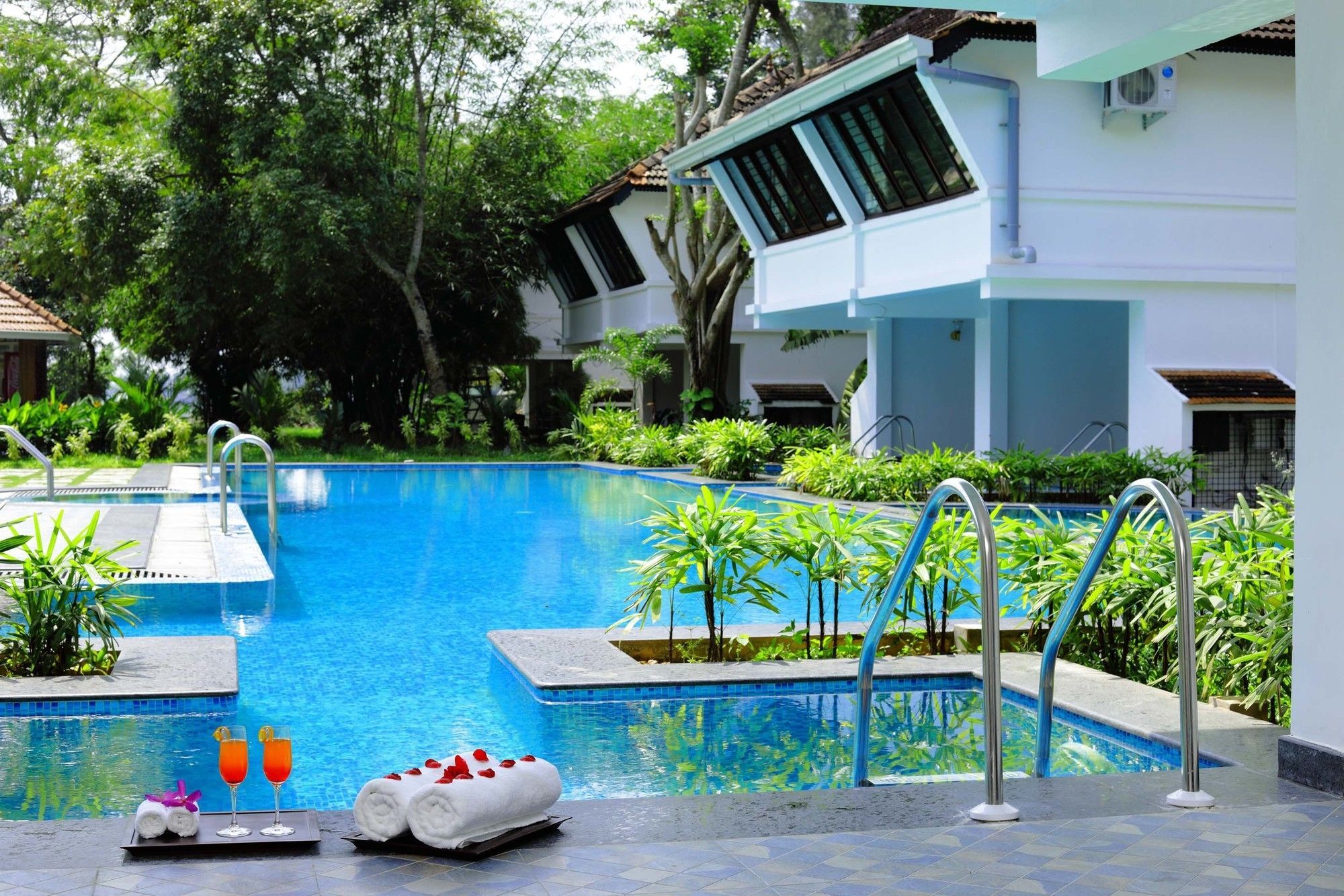 Nihara Resort And Spa Kochi Exterior photo